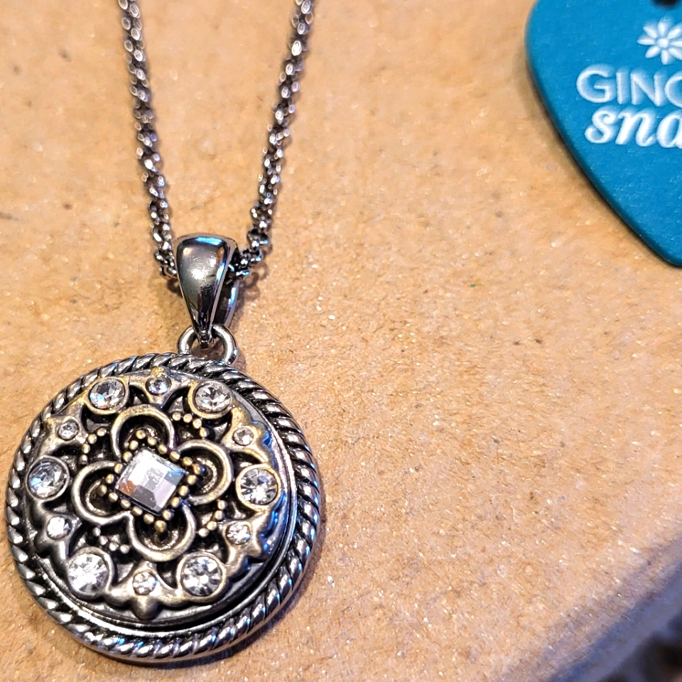 Original Ginger Snaps & Co. Necklace And Snaps.